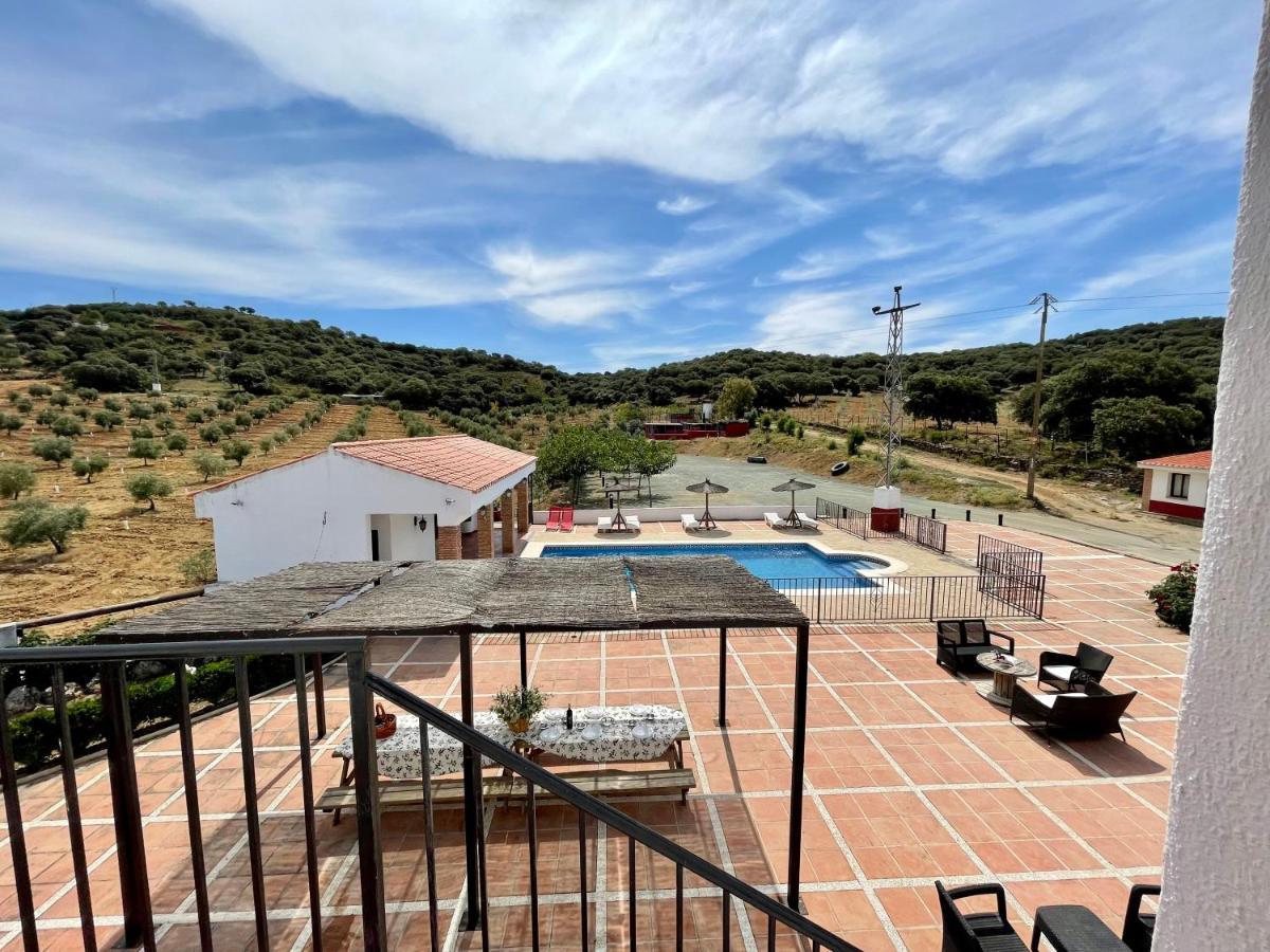 Santa Marta Complejo Rural Con Pista De Padel Guest House Archidona Ngoại thất bức ảnh