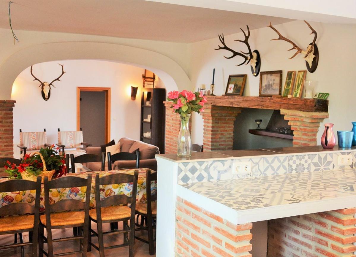 Santa Marta Complejo Rural Con Pista De Padel Guest House Archidona Ngoại thất bức ảnh