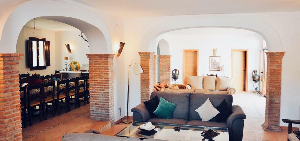Santa Marta Complejo Rural Con Pista De Padel Guest House Archidona Ngoại thất bức ảnh